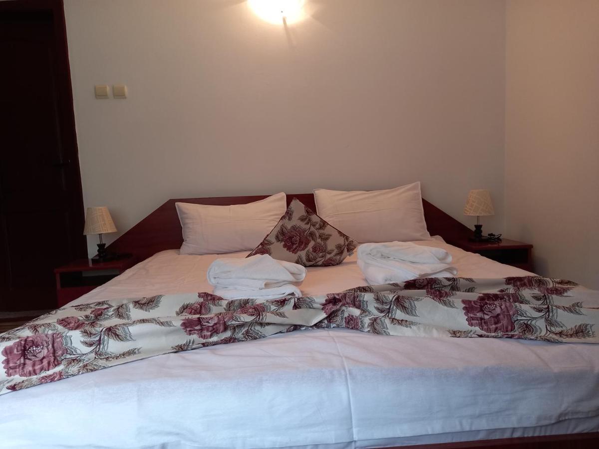 Hotel Elite Бэиле-Еркулане Экстерьер фото